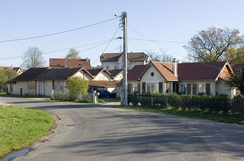 Vue d'ensemble depuis le nord-ouest. © Région Bourgogne-Franche-Comté, Inventaire du patrimoine
