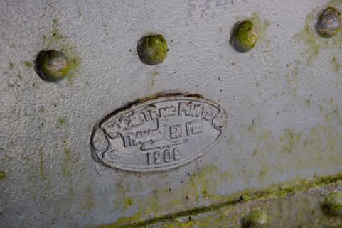 Pont : plaque du constructeur. © Région Bourgogne-Franche-Comté, Inventaire du patrimoine