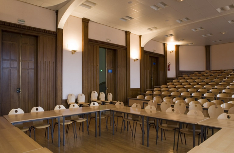 Corps d'entrée, amphithéâtre Labbé : vue de trois quarts. © Région Bourgogne-Franche-Comté, Inventaire du patrimoine Corps d'entrée, amphithéâtre Labbé : vue de trois quarts. © Région Bourgogne-Franche-Comté, Inventaire du patrimoine