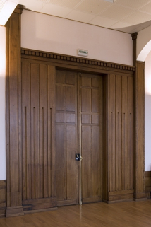 Corps d'entrée, amphithéâtre Labbé : détail d'une porte. © Région Bourgogne-Franche-Comté, Inventaire du patrimoine Corps d'entrée, amphithéâtre Labbé : détail d'une porte. © Région Bourgogne-Franche-Comté, Inventaire du patrimoine