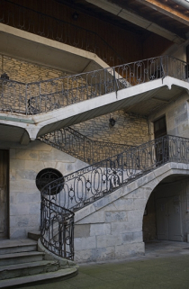 Vue d'ensemble de l'escalier à cage ouverte sur cour. © Région Bourgogne-Franche-Comté, Inventaire du patrimoine