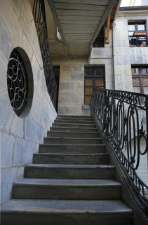 Détail de la première volée de l'escalier à cage ouverte. © Région Bourgogne-Franche-Comté, Inventaire du patrimoine
