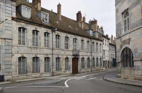 Vue d'ensemble de la façade de trois quarts gauche. © Région Bourgogne-Franche-Comté, Inventaire du patrimoine