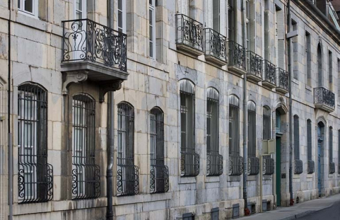 Vue rapprochée de la façade sur rue : de trois-quart gauche. © Région Bourgogne-Franche-Comté, Inventaire du patrimoine