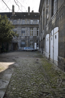 Façade sur cour depuis le fond de la parcelle. © Région Bourgogne-Franche-Comté, Inventaire du patrimoine