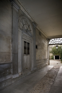 Vue de l'entrée sous le passage cocher. © Région Bourgogne-Franche-Comté, Inventaire du patrimoine