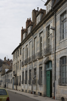 Vue densemble de la façade sur rue : de trois quarts droit. © Région Bourgogne-Franche-Comté, Inventaire du patrimoine