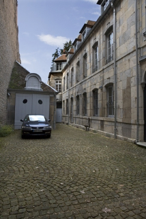 Vue d'ensemble de l' aile sur cour et du bâtiment des remise et écurie. © Région Bourgogne-Franche-Comté, Inventaire du patrimoine