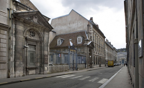 Vue de trois quarts gauche depuis la rue. © Région Bourgogne-Franche-Comté, Inventaire du patrimoine