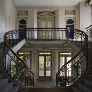 Vue de l'escalier d' honneur depuis le premier palier. © Région Bourgogne-Franche-Comté, Inventaire du patrimoine