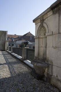 Vue de la borne fontaine sur la terrasse du jardin d'hiver. © Région Bourgogne-Franche-Comté, Inventaire du patrimoine