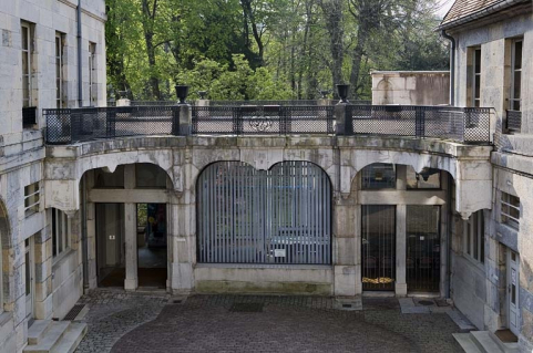 Vue d'ensemble du jardin d'hiver depuis la cour. © Région Bourgogne-Franche-Comté, Inventaire du patrimoine