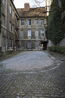 Vue d'ensemble de l'immeuble depuis le fond de la cour. © Région Bourgogne-Franche-Comté, Inventaire du patrimoine