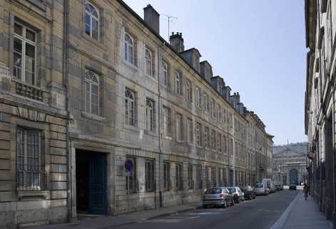 Vue d'ensemble du logis principal depuis la rue, de trois quarts gauche. © Région Bourgogne-Franche-Comté, Inventaire du patrimoine