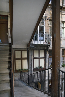 Vue de la façade sur cour du logis principal depuis l'escalier. © Région Bourgogne-Franche-Comté, Inventaire du patrimoine