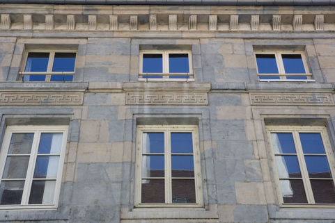 Détail des fenêtres des deuxième et troisième étages. © Région Bourgogne-Franche-Comté, Inventaire du patrimoine