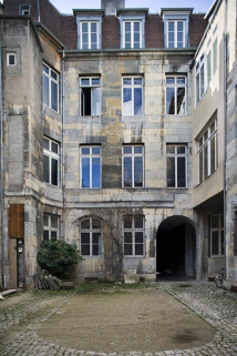 Vue d'ensemble des façades sur cour depuis le fond de la parcelle. © Région Bourgogne-Franche-Comté, Inventaire du patrimoine