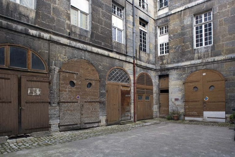 Vue des remises en rez-de-chaussée sur cour. © Région Bourgogne-Franche-Comté, Inventaire du patrimoine