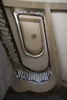 Vue du plafond de l'escalier depuis le rez-de-chaussée. © Région Bourgogne-Franche-Comté, Inventaire du patrimoine