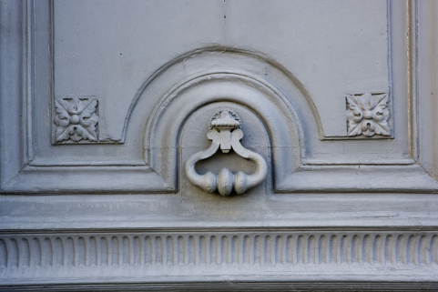 Détail du heurtoir du portail d'entrée. © Région Bourgogne-Franche-Comté, Inventaire du patrimoine
