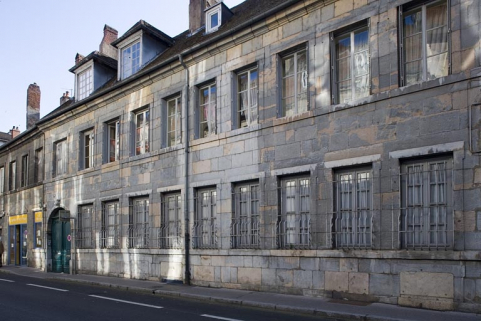 Vue d'ensemble depuis la rue, de trois quarts droit. © Région Bourgogne-Franche-Comté, Inventaire du patrimoine