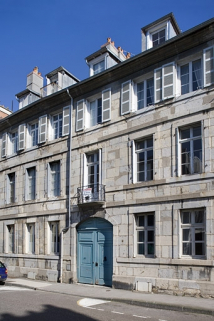 Vue d'ensemble de la façade sur rue de trois quarts droit. © Région Bourgogne-Franche-Comté, Inventaire du patrimoine