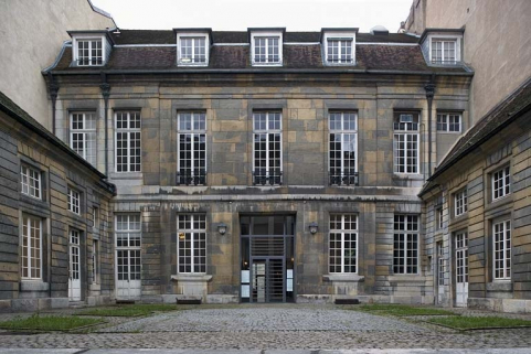 Vue d'ensemble de la façade sur cour du logis principal. © Région Bourgogne-Franche-Comté, Inventaire du patrimoine