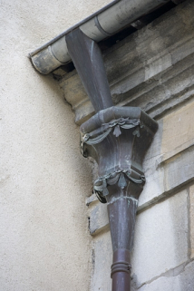 Détail d'une cuvette de descente des eaux sur la façade postérieure du logis principal. © Région Bourgogne-Franche-Comté, Inventaire du patrimoine