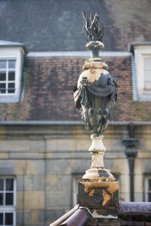 Détail d'un épi de faîtage sur le bâtiment droit des communs. © Région Bourgogne-Franche-Comté, Inventaire du patrimoine