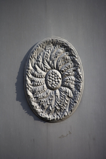 Détail d'un décor sur l'un des vantaux du portail d'entrée. © Région Bourgogne-Franche-Comté, Inventaire du patrimoine