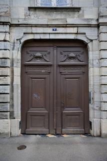 Détail du portail d'entrée, 9 rue Charles Nodier. © Région Bourgogne-Franche-Comté, Inventaire du patrimoine