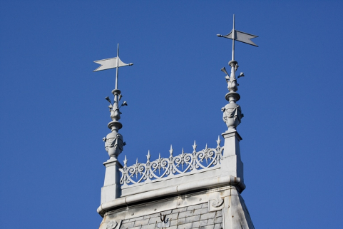 Détail des deux épis de faîtage sur la tourelle de l'escalier. © Région Bourgogne-Franche-Comté, Inventaire du patrimoine