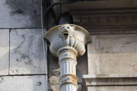 Détail d'une cuvette de descente des eaux. © Région Bourgogne-Franche-Comté, Inventaire du patrimoine