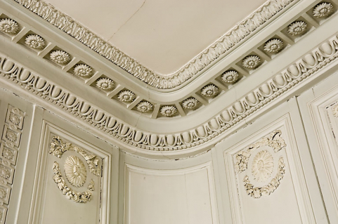 Détail d'un angle de la corniche du salon. © Région Bourgogne-Franche-Comté, Inventaire du patrimoine