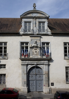 Vue d'ensemble de la travée centrale de la façade sur rue. © Région Bourgogne-Franche-Comté, Inventaire du Patrimoine