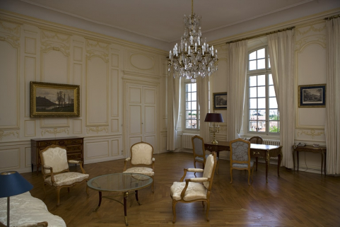 Intérieur : vue d'ensemble de la chambre depuis l'entrée vers l'antichambre. © Région Bourgogne-Franche-Comté, Inventaire du Patrimoine