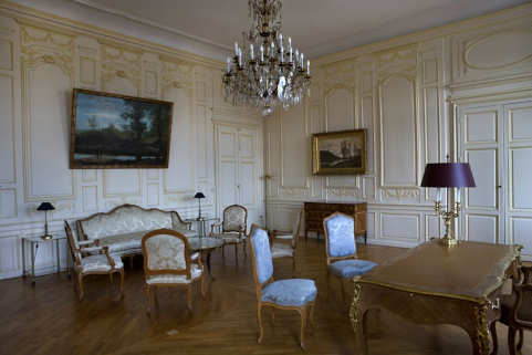 Intérieur : vue d'ensemble de la chambre depuis le fond de la pièce, de trois quarts gauche. © Région Bourgogne-Franche-Comté, Inventaire du Patrimoine