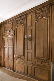 Intérieur : lambris de la grande salle à gauche de la cheminée, de trois quarts. © Région Bourgogne-Franche-Comté, Inventaire du Patrimoine