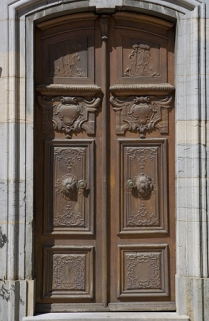 Détail des vantaux de la porte d'entrée du logis. © Région Bourgogne-Franche-Comté, Inventaire du Patrimoine
