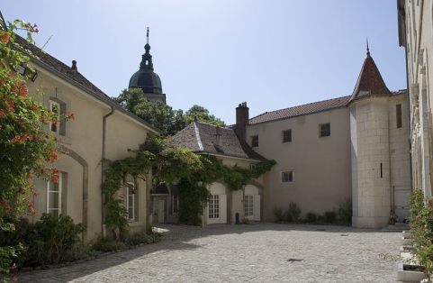 Détail des communs, de trois quarts gauche. © Région Bourgogne-Franche-Comté, Inventaire du Patrimoine
