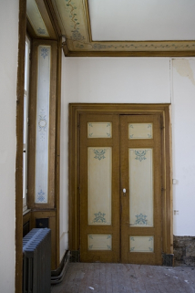 Intérieur, pièce du premier étage : détail du décor de la porte d'entrée. © Région Bourgogne-Franche-Comté, Inventaire du Patrimoine