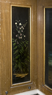 Intérieur, pièce du premier étage : détail du décor peint (fleurs) sous l'une des fenêtre. © Région Bourgogne-Franche-Comté, Inventaire du Patrimoine