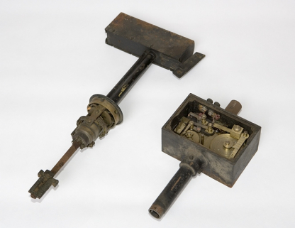 Les deux éléments subsistant du capteur. © Région Bourgogne-Franche-Comté, Inventaire du patrimoine