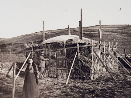 Eclipse du 30 août 1905. - Mission A. Lebeuf et P. Chofardet. Cabane de magnétisme. © Région Bourgogne-Franche-Comté, Inventaire du patrimoine