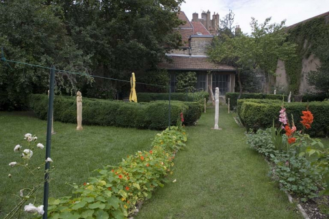 Vue de la partie basse du jardin depuis le fond, de face. © Région Bourgogne-Franche-Comté, Inventaire du Patrimoine