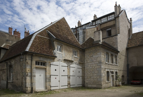 Vue d'ensemble du bâtiment des remises et écurie. © Région Bourgogne-Franche-Comté, Inventaire du Patrimoine