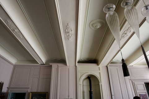 Intérieur, rez-de-chaussée : vue du plafond de l'antichambre. © Région Bourgogne-Franche-Comté, Inventaire du Patrimoine