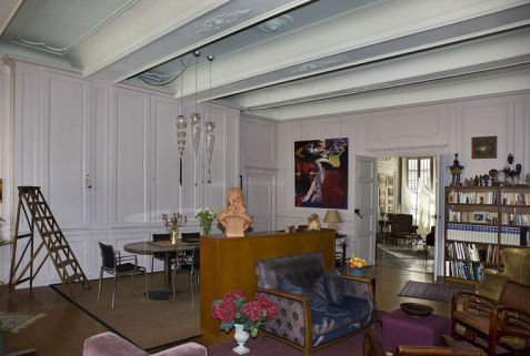 Intérieur, rez-de-chaussée : vue de l'antichambre avec la porte d'entrée du salon. © Région Bourgogne-Franche-Comté, Inventaire du Patrimoine