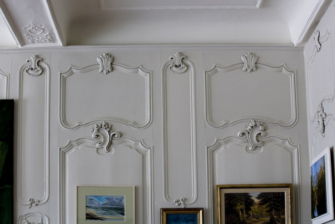 Intérieur, rez-de-chaussée : détail des lambris du salon, à droite de l'entrée. © Région Bourgogne-Franche-Comté, Inventaire du Patrimoine