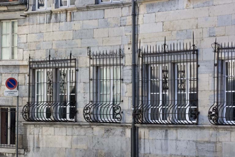 Détail des grilles de fenêtres au rez-de-chaussée. © Région Bourgogne-Franche-Comté, Inventaire du Patrimoine
